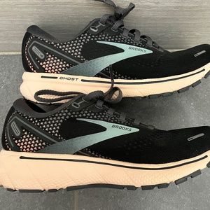 Womens size 6 Brooks Ghost 14 Running shoes